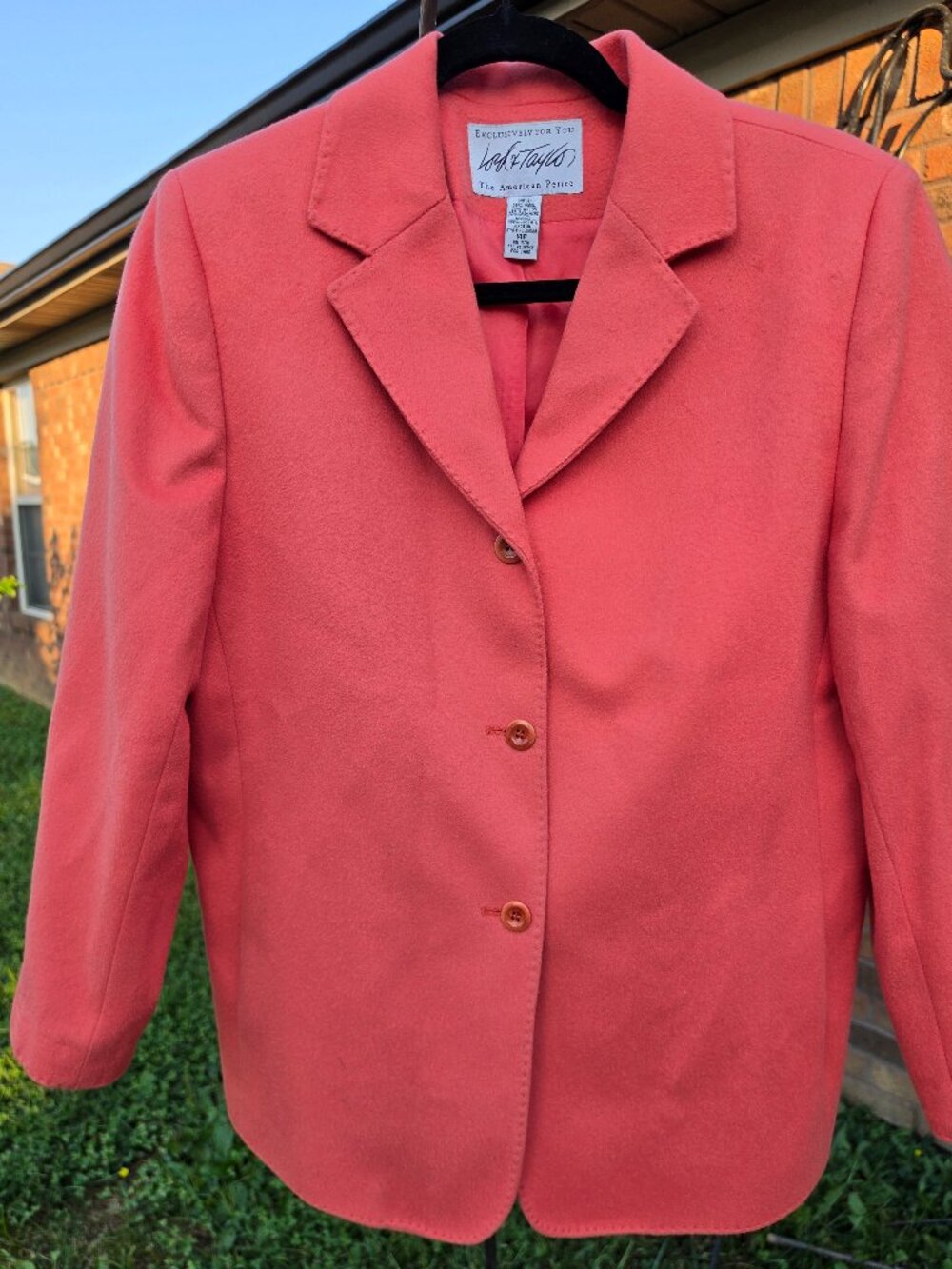 Vintage Ladies Lord & Taylor 58% wool/20% cashmere 22% nylon 14P coral LS jacket